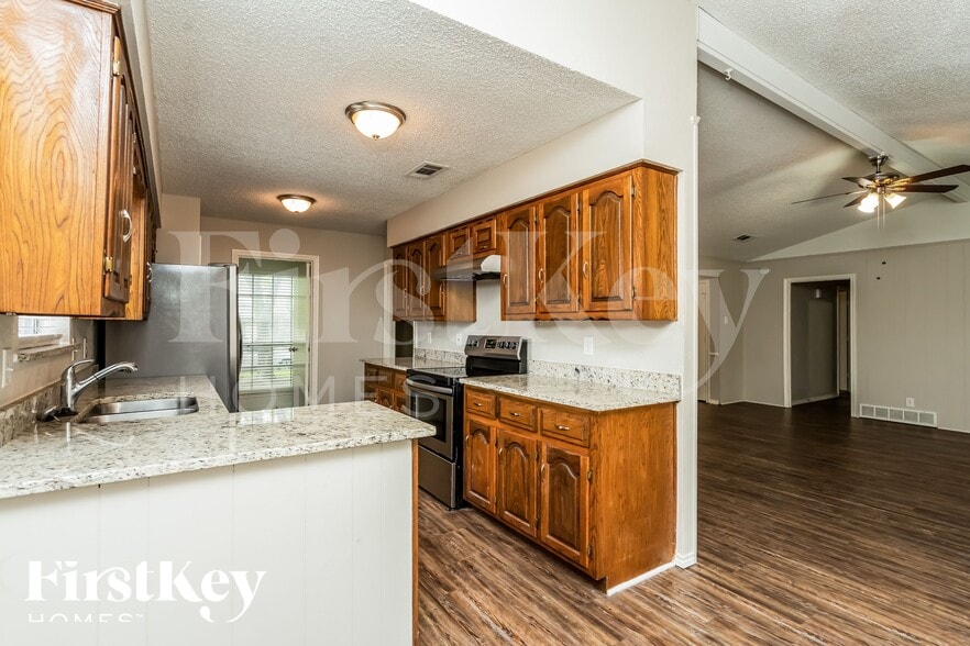 Building Photo - 635 Truman Ct