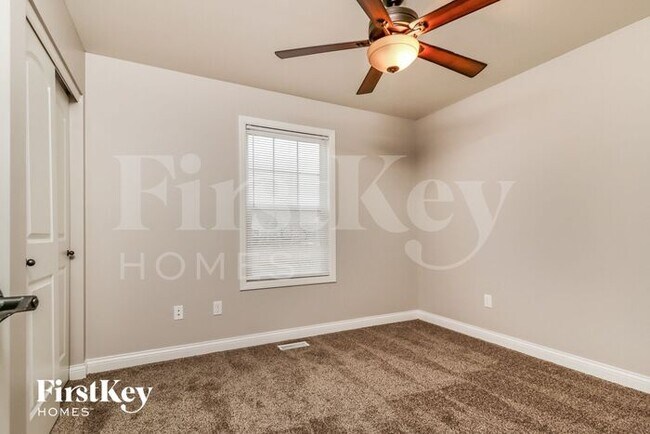Building Photo - 215 Rolling Rock Creek Dr