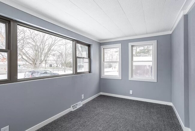 Building Photo - 801 Lake View Dr