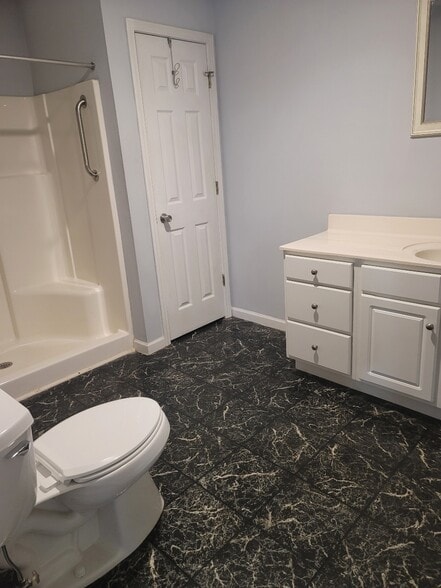 Large Bathroom - 891 Brian Ln