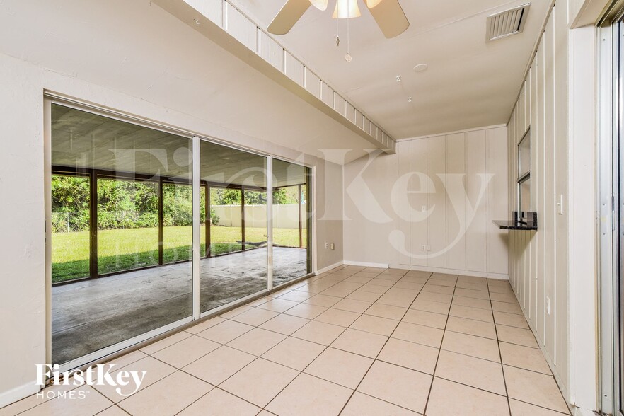 Building Photo - 201 Lambert St