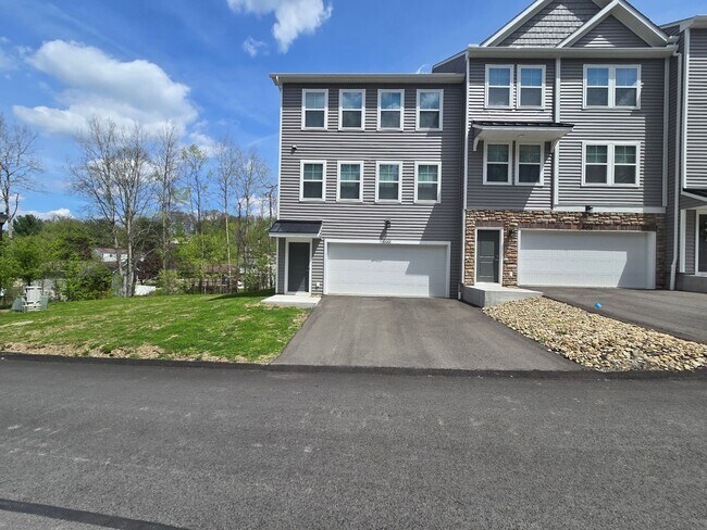 Building Photo - 4005 Stefano Dr
