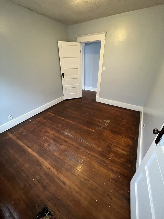 Building Photo - 735 W 3rd St