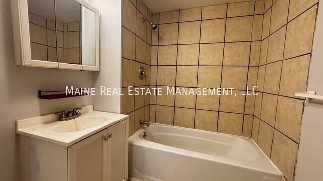 Building Photo - 206 Maine Ave