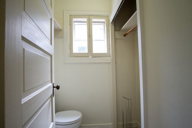 Building Photo - Top Floor Corner Flat in GORGEOUS 1886 Nob...