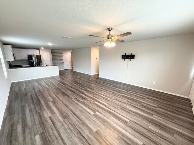 Building Photo - Gorgeous 3-bedroom, 2 Bathroom, Minutes from Randolph AFB