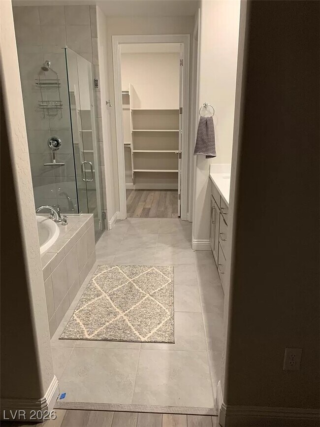 Building Photo - 92 Lake Oasis St