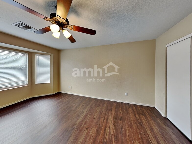 Building Photo - 1566 W Breakwell St