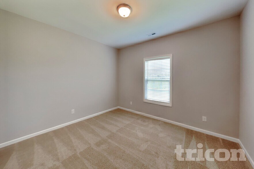 Building Photo - 1022 Cyril Dr