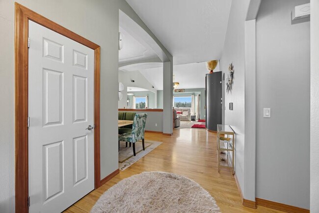 Building Photo - 355 Cindy Rd