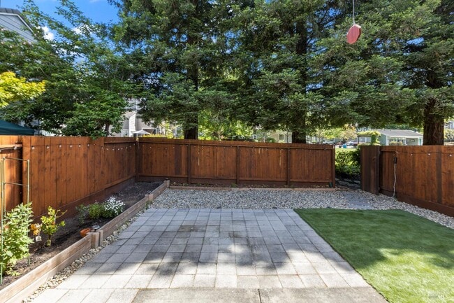 Building Photo - 1734 Zinfandel Dr