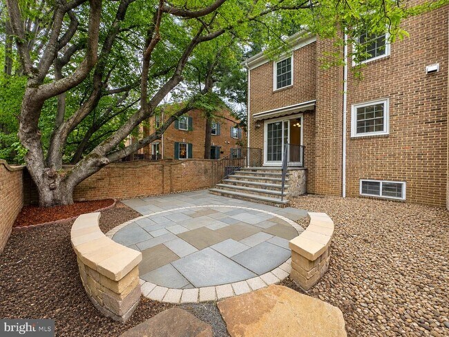 Building Photo - 9316 Arlington Blvd