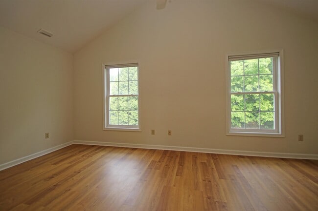 Building Photo - 2411 Avonlea Ln
