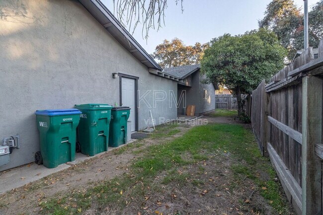 Building Photo - 1036 Princess Dr