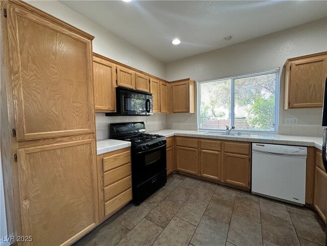 Building Photo - 9900 Calabasas Ave