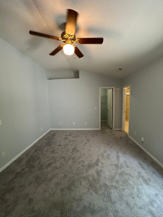 Building Photo - Cute 2BR/2.5BA in Ballantyne