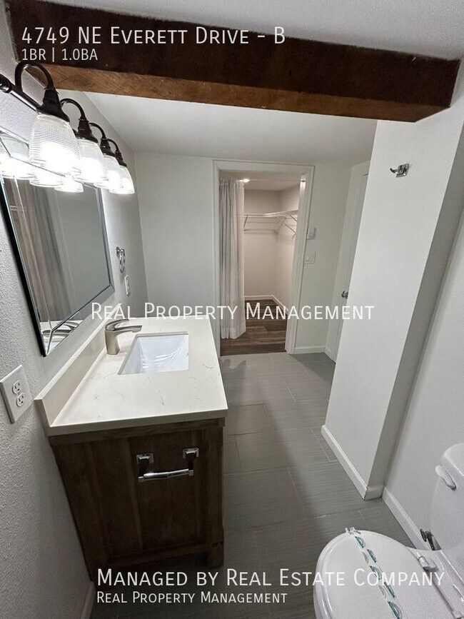 Building Photo - 4749 NE Everett Dr