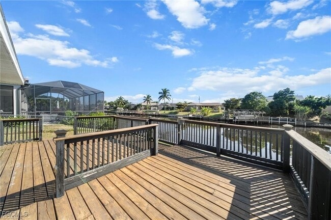 Building Photo - 914-916 SE 14th Terrace