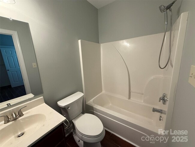 Building Photo - 311 Woodvale Pl