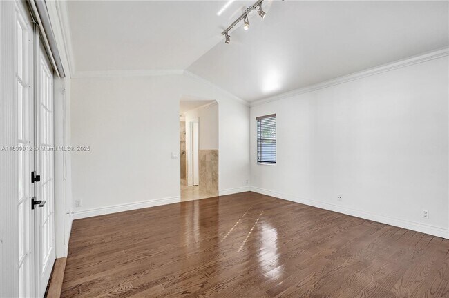Building Photo - 658 Stanton Dr