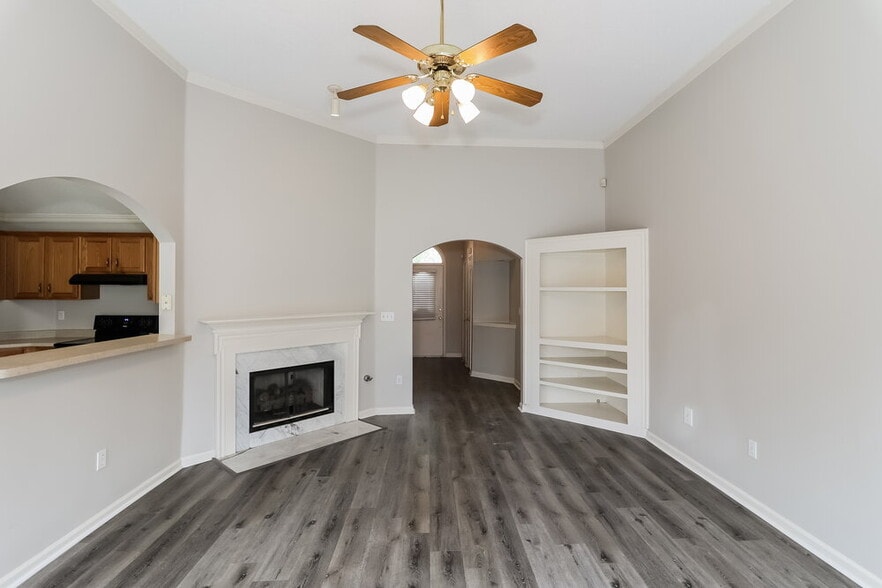 Building Photo - 8607 Brer Fox Cove