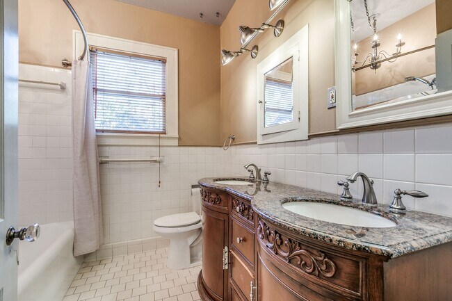 Building Photo - CHARMING 3-BEDROOM HOME IN MONTE VISTA
