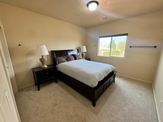 Building Photo - Short Term Fully Furnished Rental! Available May 1st - October 31st!