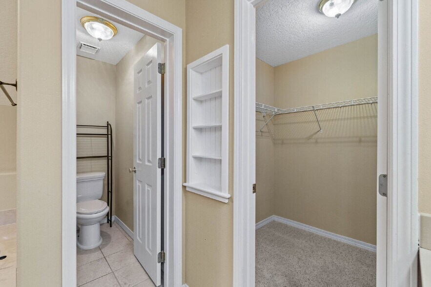 Building Photo - 1946 Kadima Cir