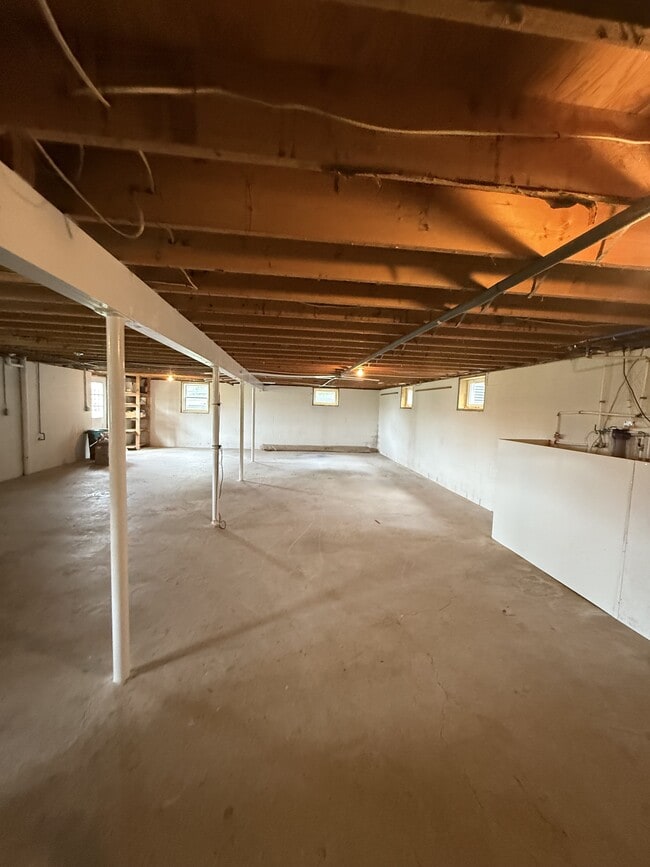 Building Photo - 165 Troup Rd