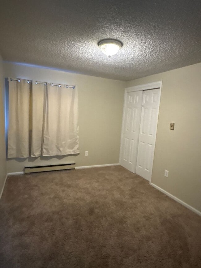 Building Photo - SUN VALLEY 2 BEDROOM, 2 BATHROOM TOWNHOUSE