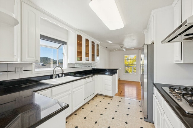 Building Photo - 114 San Marino Dr