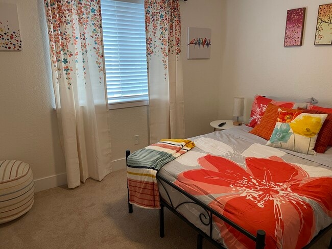 Building Photo - 319 10th Ave SE