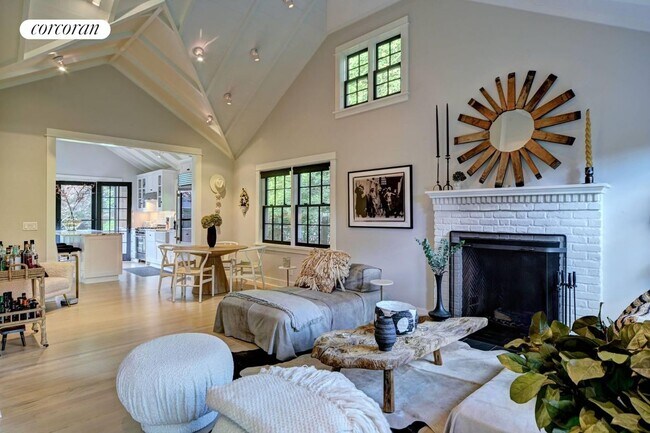 Building Photo - 95 Fordham Rd