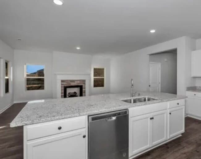 Building Photo - Coming in May with a FENCED YARD