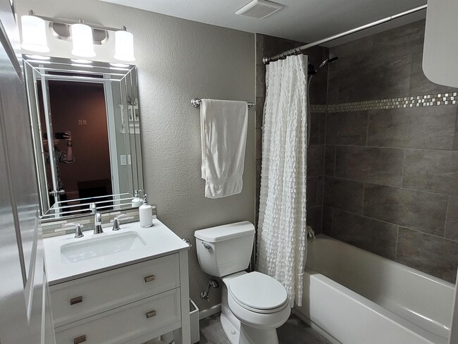 Building Photo - 10135 Thrive Ln