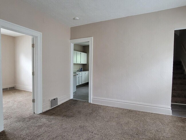 Building Photo - 299 Lloyd St