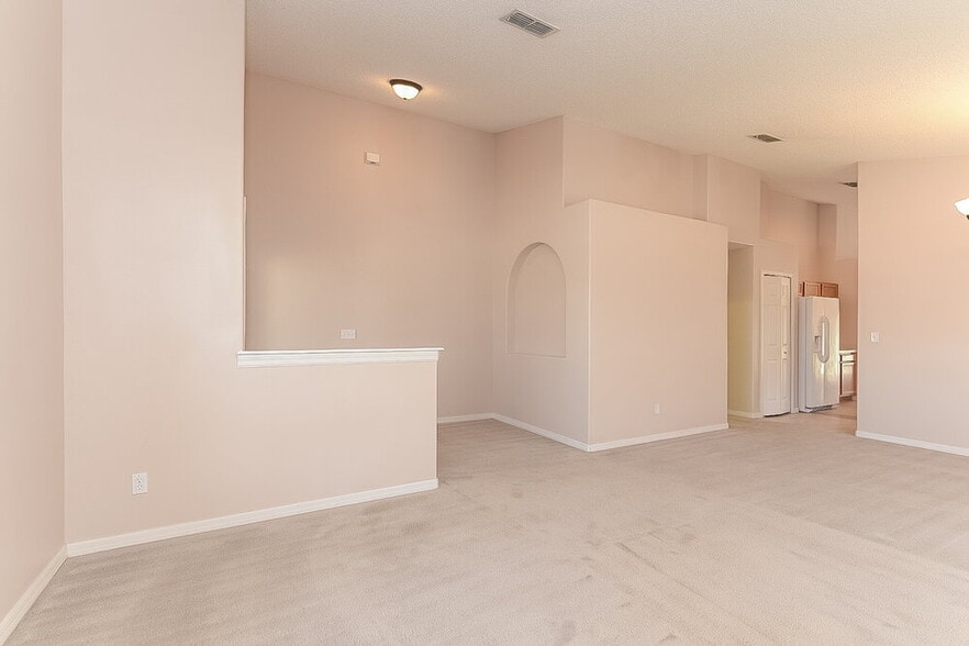 Building Photo - 1050 Bluegrass Dr