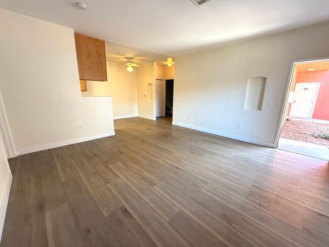 Building Photo - SPACIOUS 2BED/2BATH CONDO * FIRST FLOOR UNIT*