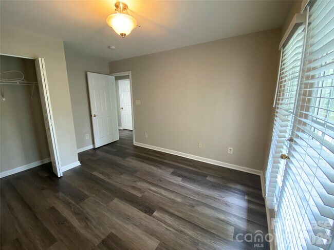 Building Photo - 10310 McGoogan Ln