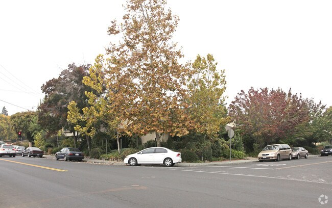 Building Photo - 3589 Lochinvar Ave