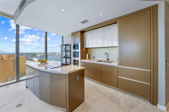 Building Photo - 18975 Collins Ave