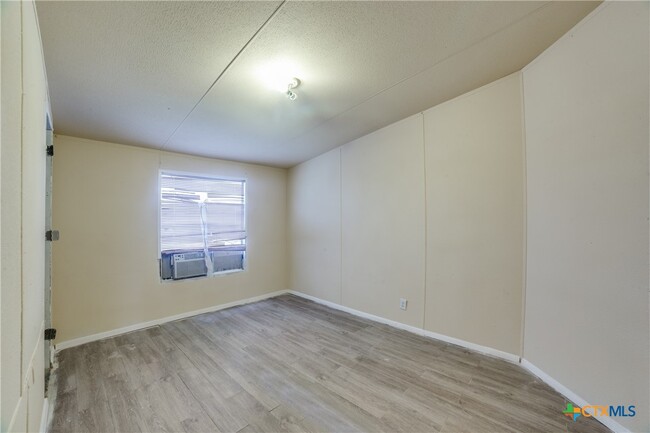 Building Photo - 205 County Rd 212A
