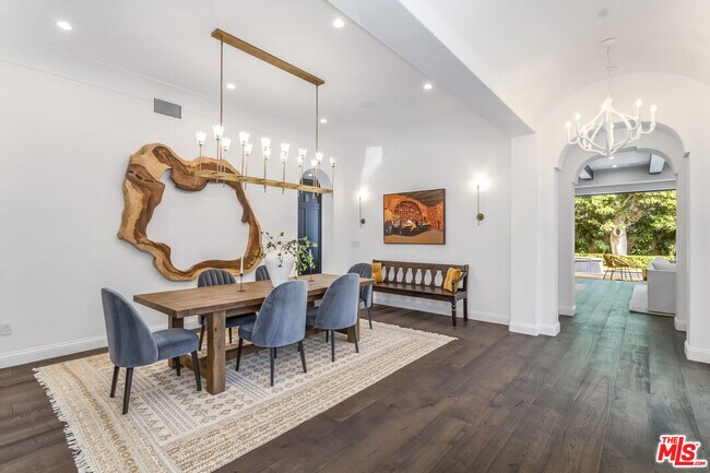 Building Photo - 820 N Vista St