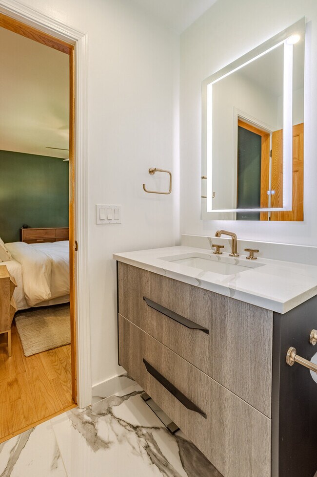 Building Photo - 715 Lamon Ave