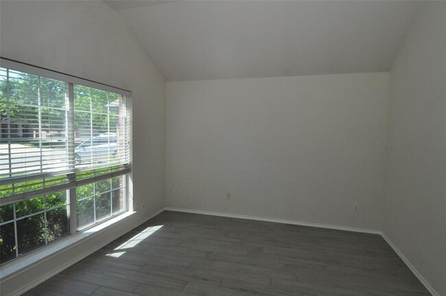 Building Photo - 1129 Alexandria Way