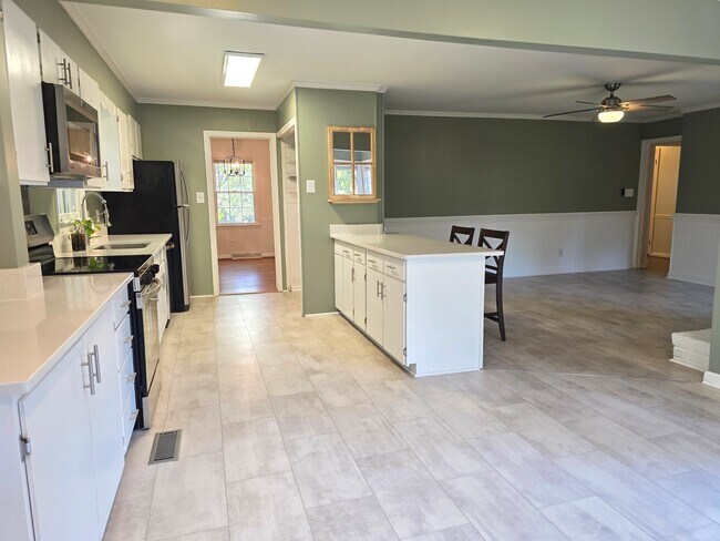 Building Photo - 3703 Hickory Hill Dr