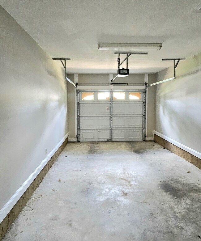 Building Photo - 230 Tall Timbers Rd