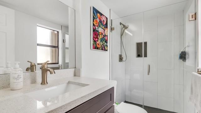 Building Photo - 2907 NE 8th Terrace