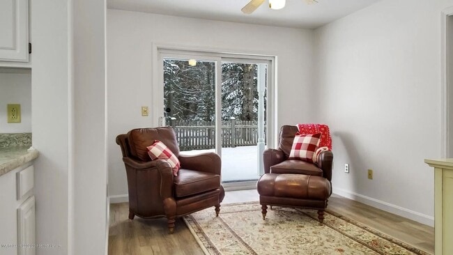 Building Photo - 3BR/2.5BA Townhouse Available July 1st!!! - Great Residential Neighborhood!!