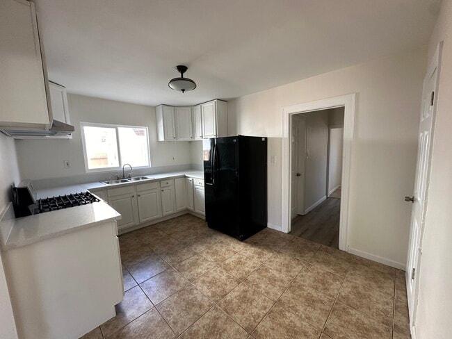 Building Photo - 624 W 49th St